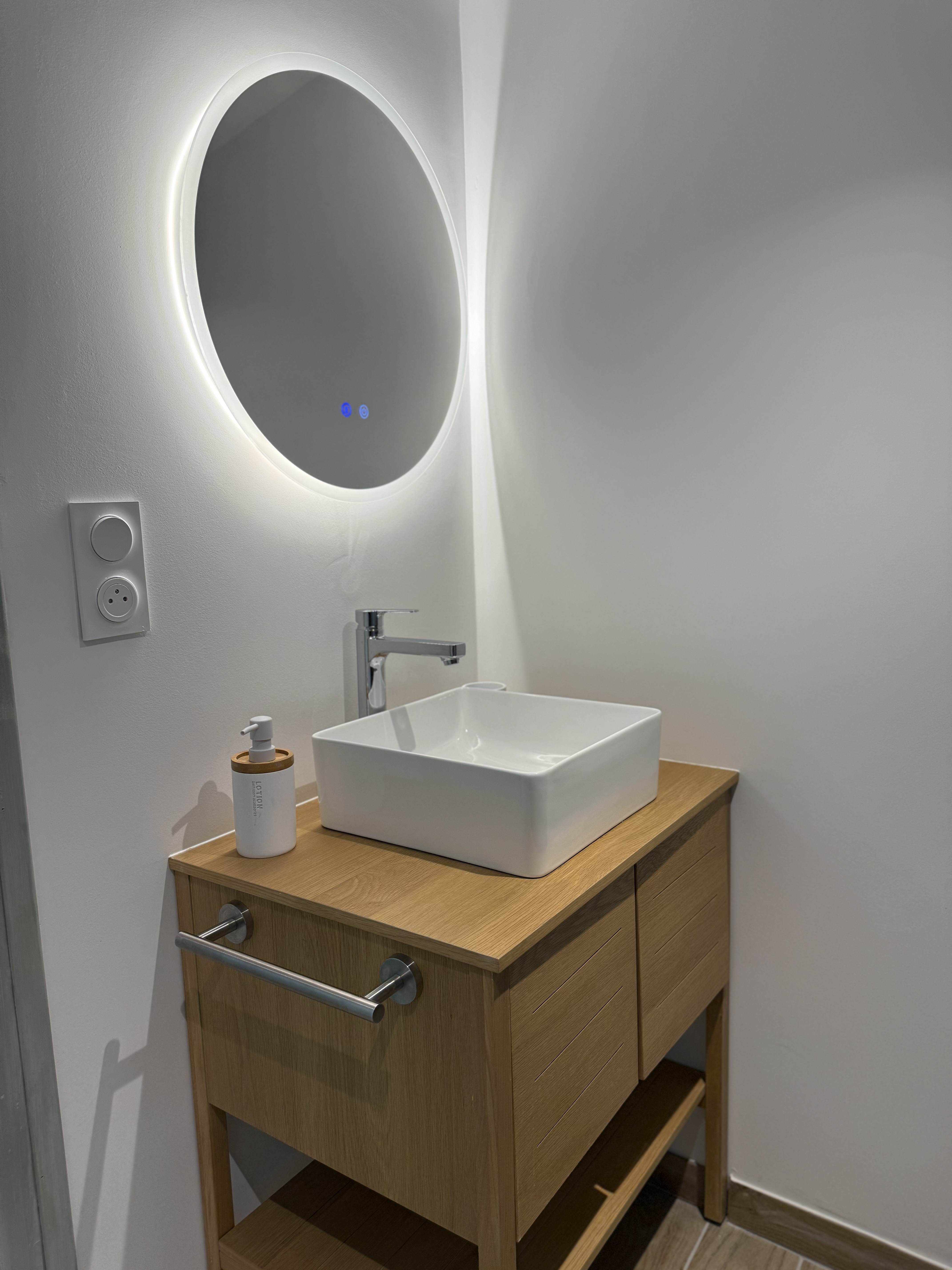 Étage — chambre lumineuse avec literie de qualité — Villa Folacca